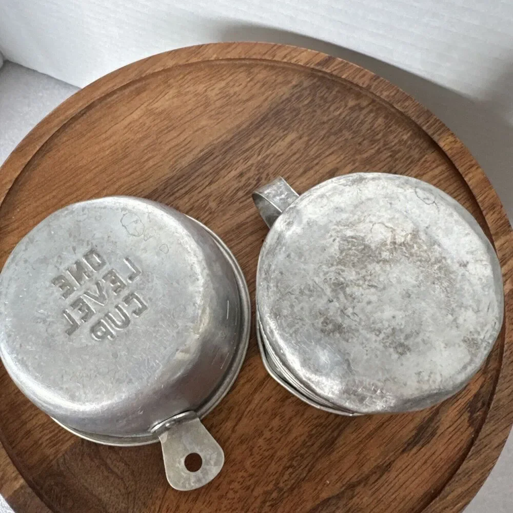 Vintage ALUMINUM Measuring ONE Cup Dry & 1 Cup w Handle & Double Spouts Set Of 2